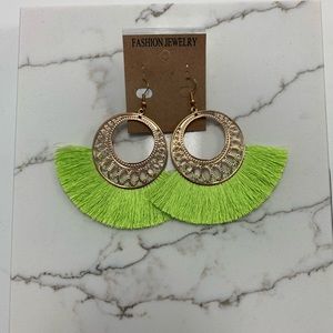 🐣Lime green earrings